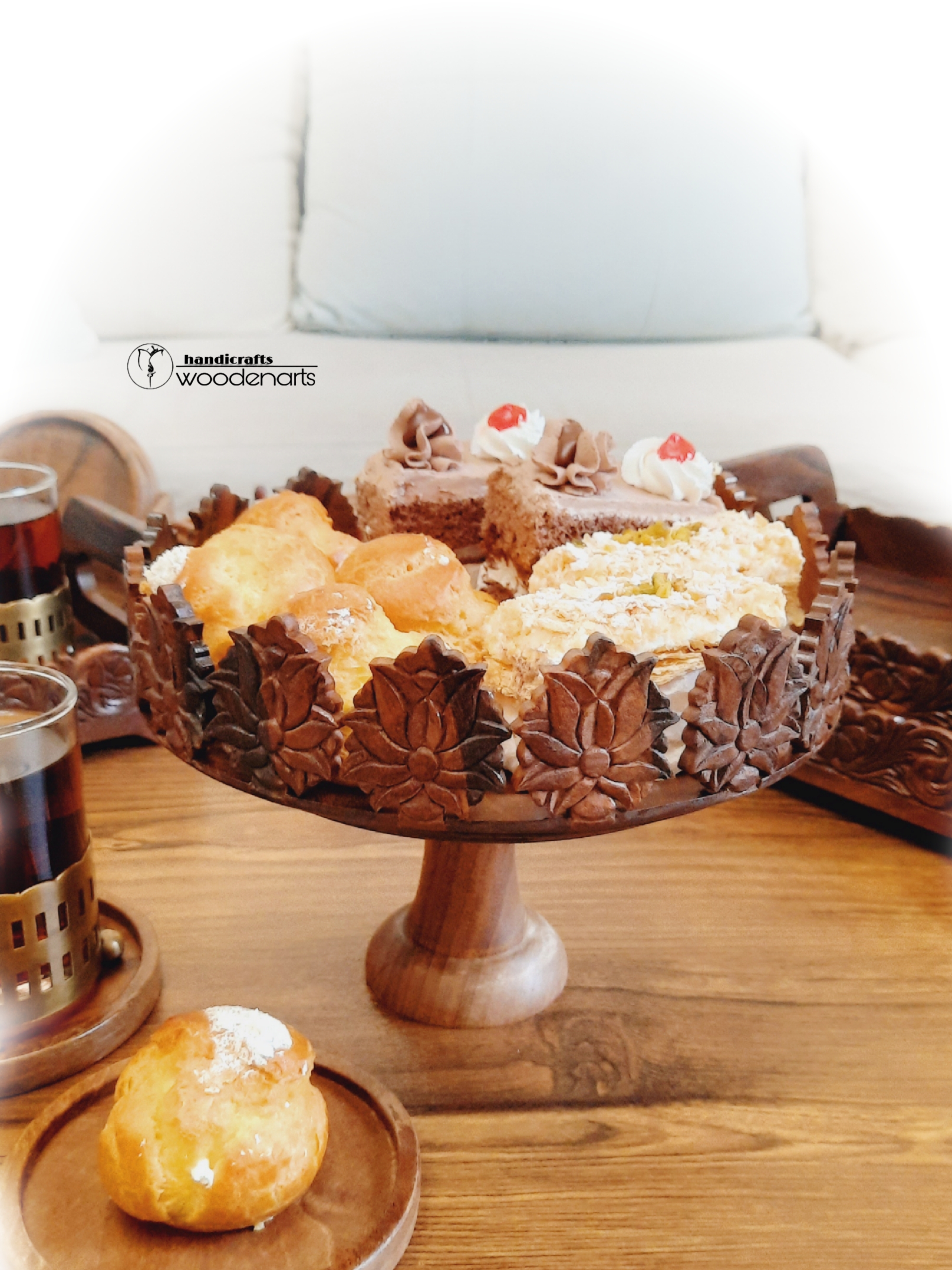 ظرف پذیرایی پایه دار